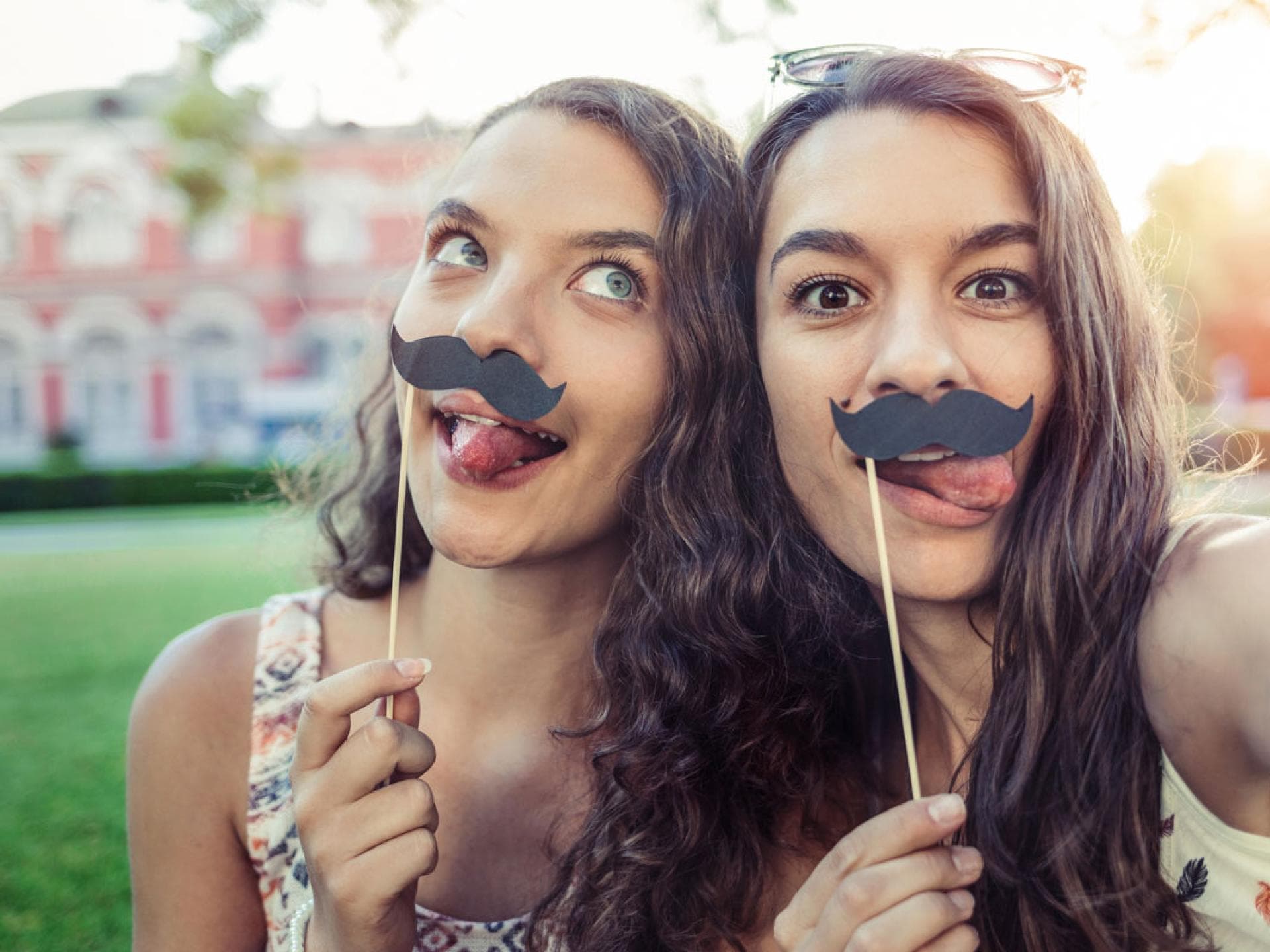 Damenbart bei dunklen Haaren Damenbart bei dunklen Haaren