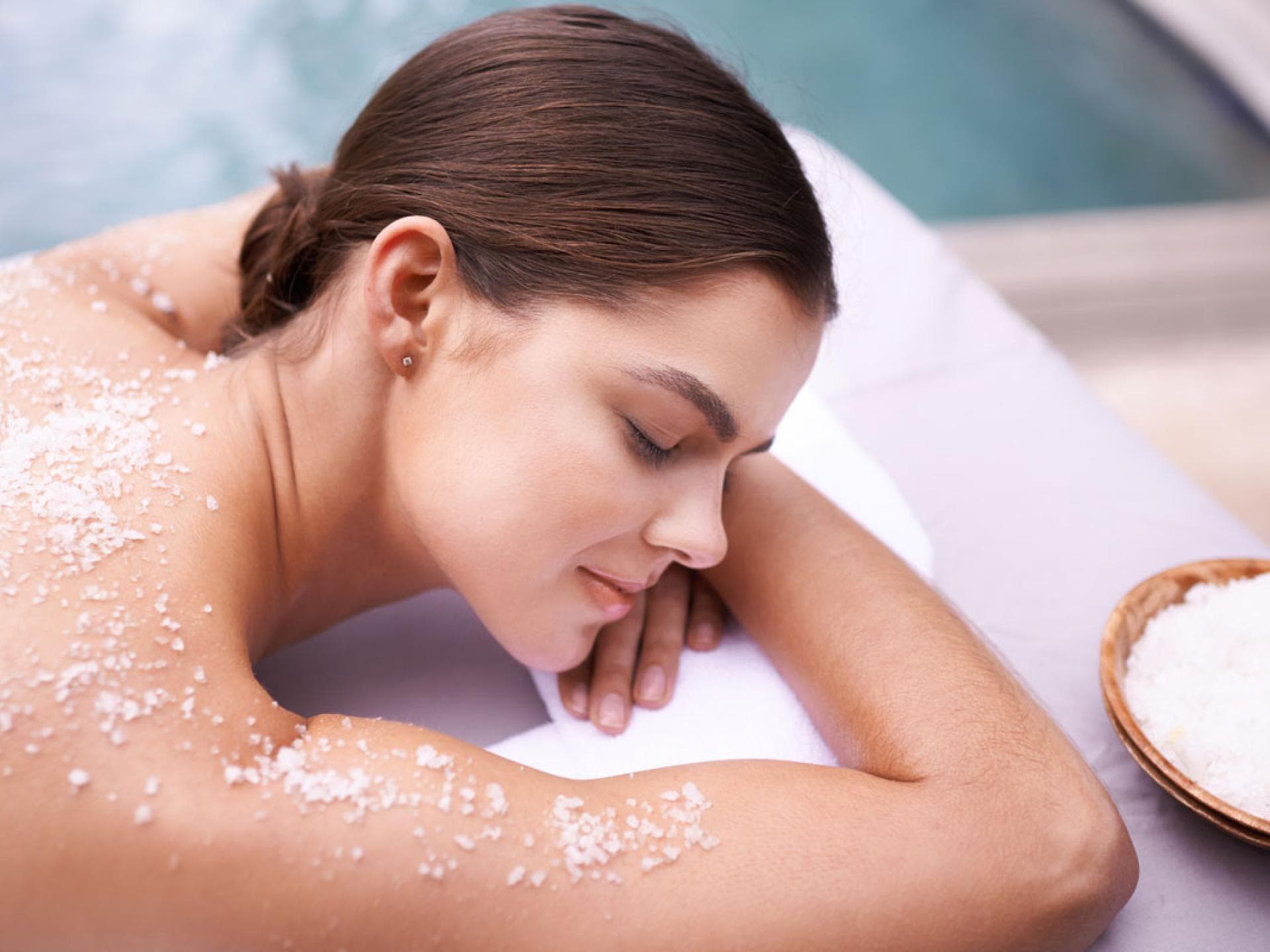 Peeling aus Olivenöl und Meersalz