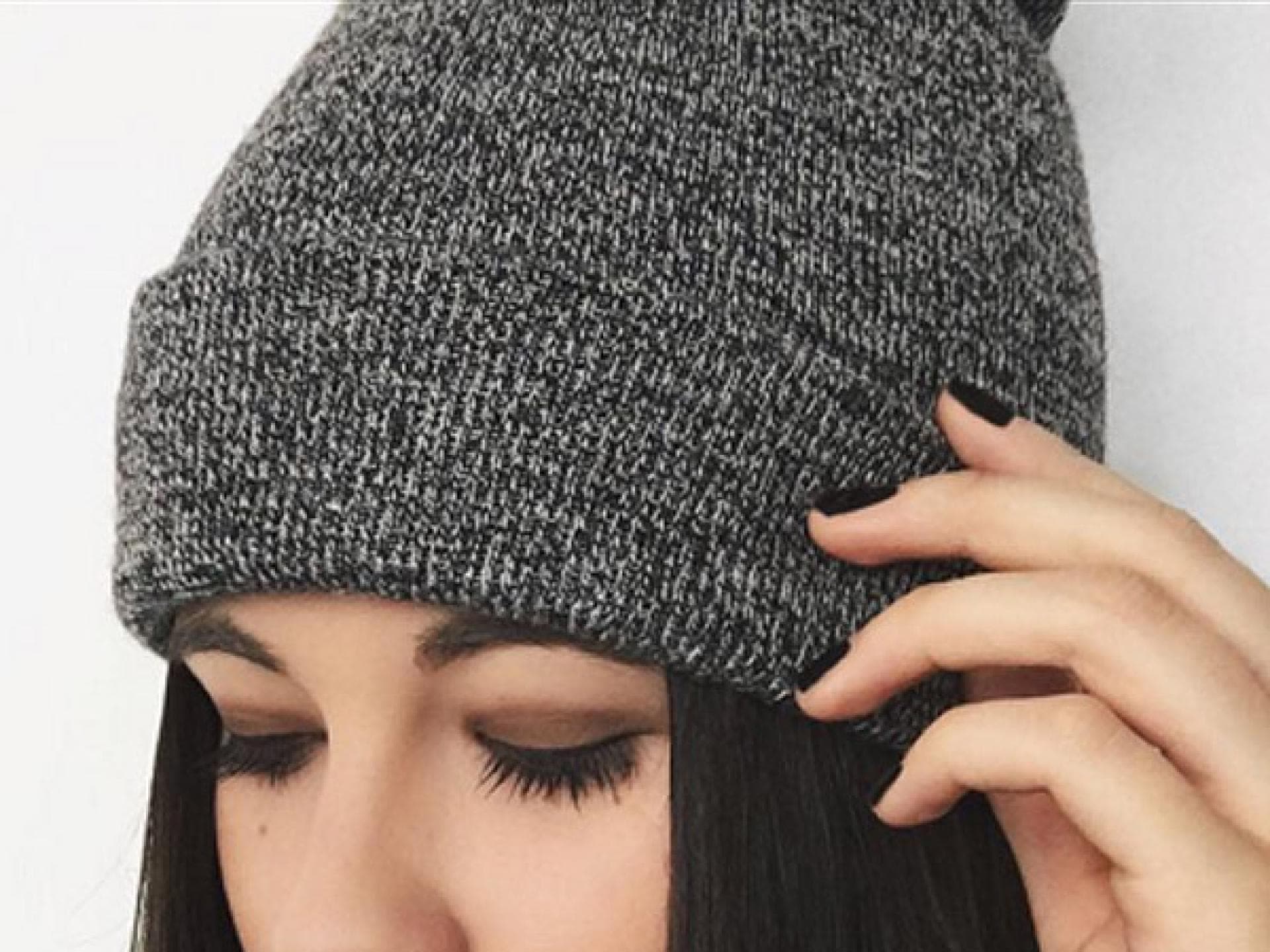 Melina Sophie mit schwarzen Haaren