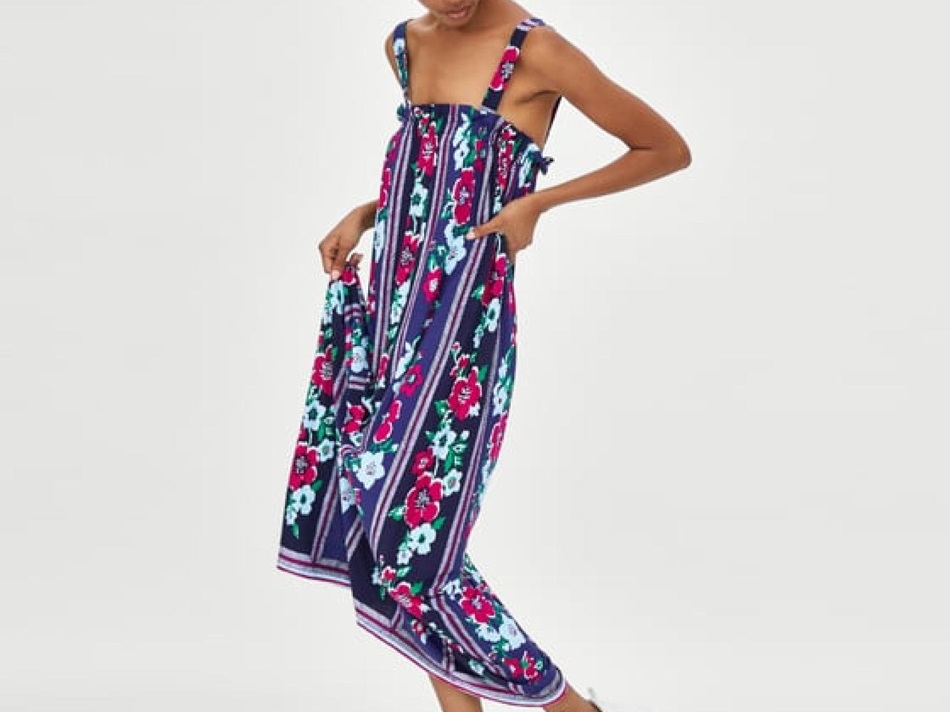 Kleid mit Volantausschnitt von Zara