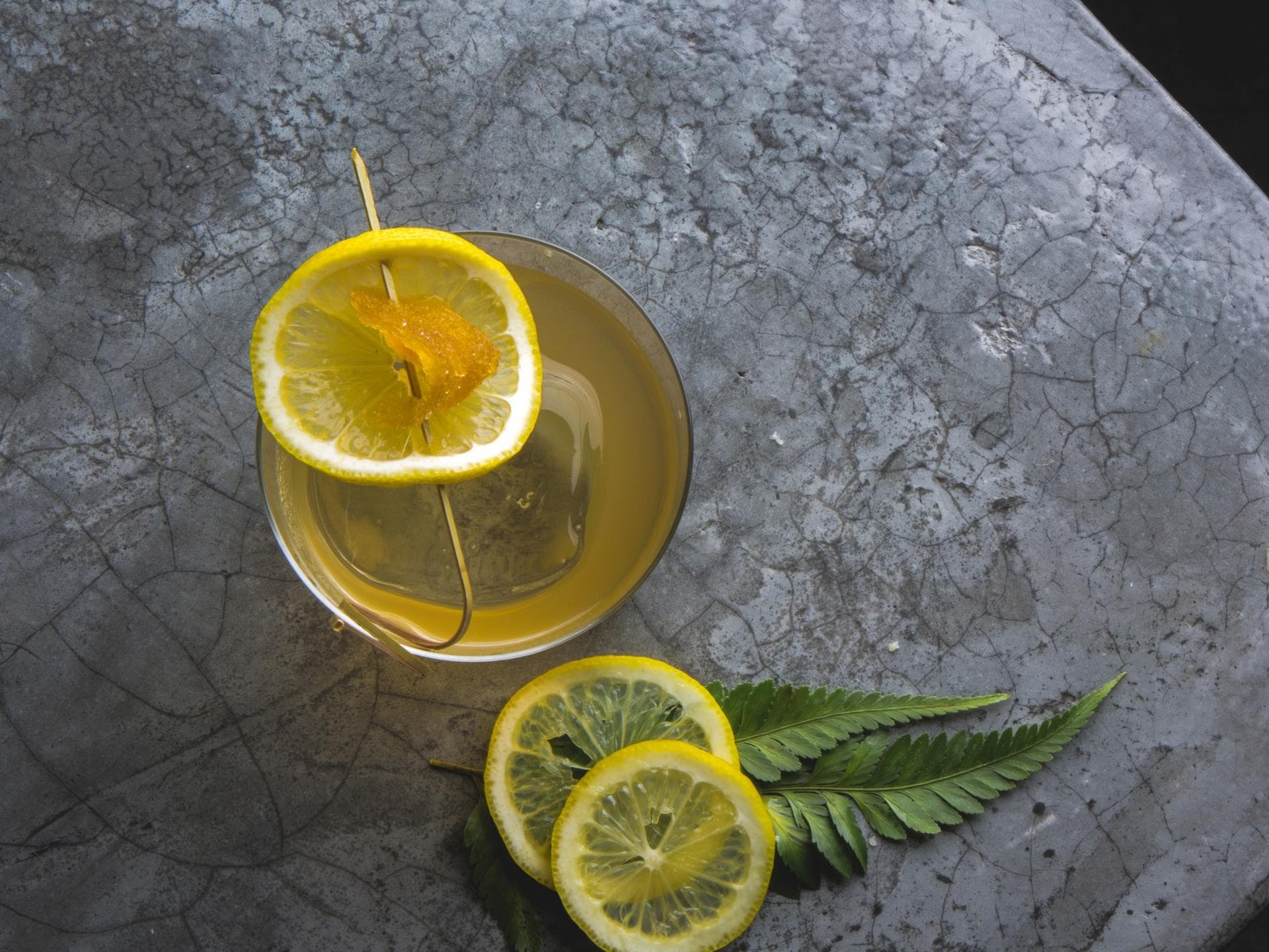 Eiweiß und Zitrone gegen Pickel