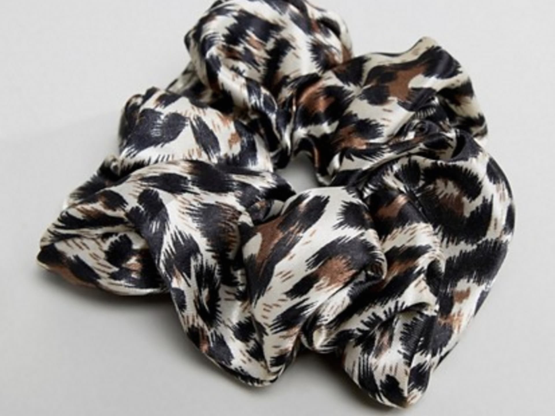 Haargummis mit Leoprint von Asos