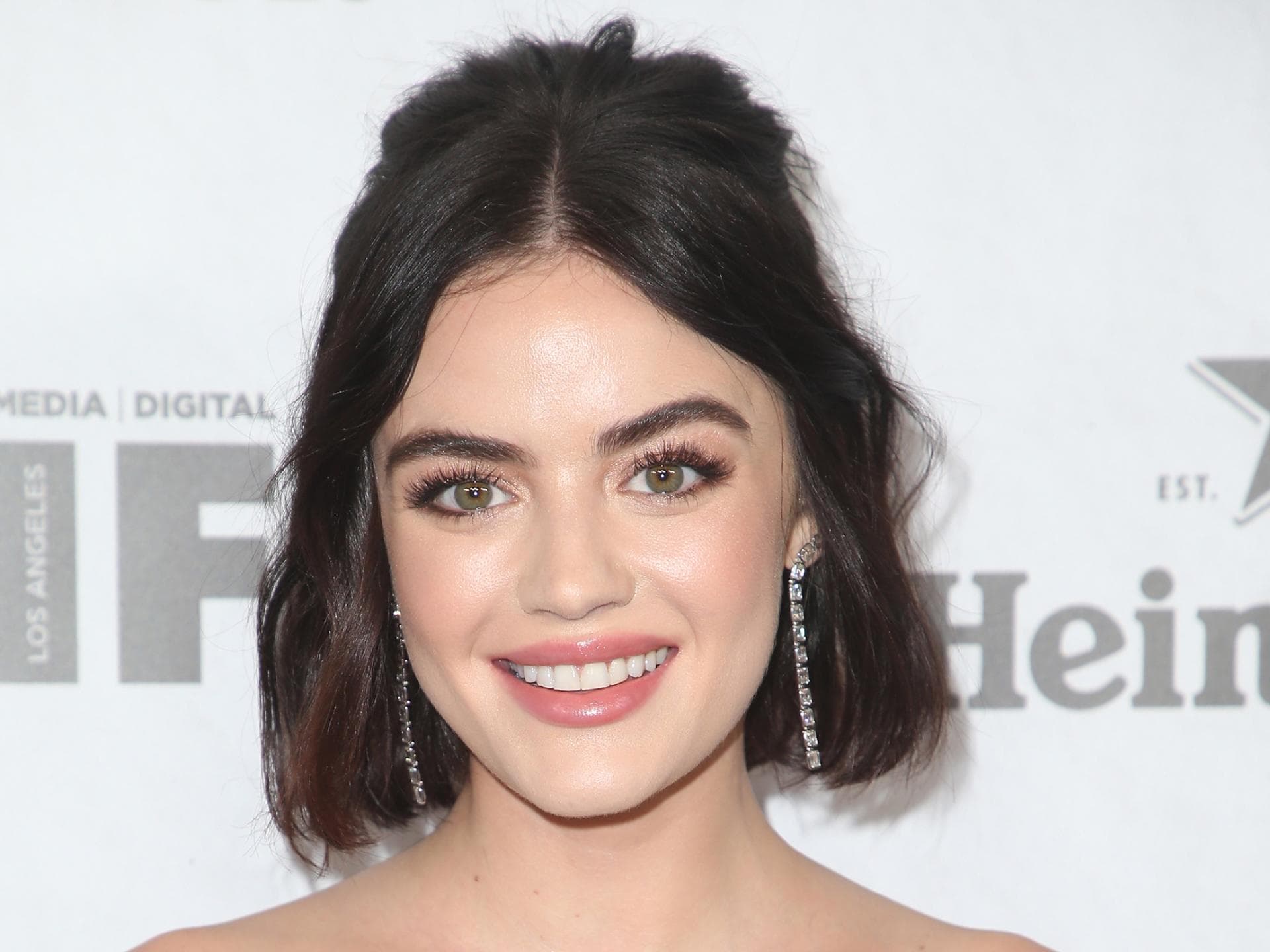 lucy-hale-neue-frisur-quer lucy-hale-neue-frisur-quer