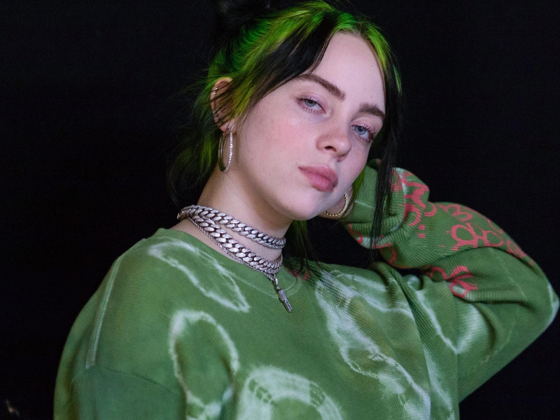 billie-eilish-in-wen-ist-sie-verliebt-quer