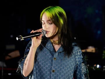 Billie Eilish auf der Bühne