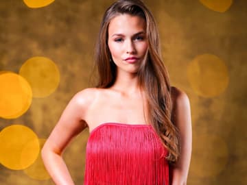 laura Müller rotes Kleid