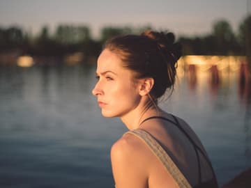 Eifersucht Mädchen traurig