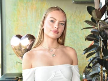 Cheyenne Ochsenknecht im weißen Oberteil