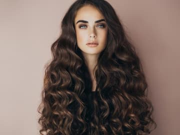 Der beste Curler für Beach Waves – laut Friseuren