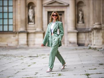 Frau mit Blazer