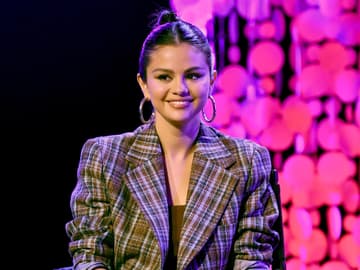 selena gomez im blazer