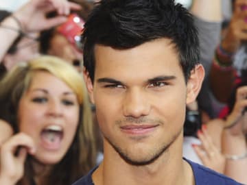 taylor-lautner-maedels-sind-nur-an-jacob-interessiert-557x313-1291924.jpg