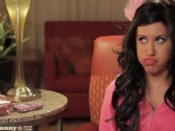 ashley-tisdale-macht-sich-lustig-ueber-toddlers-tiaras-557x313-1292415.jpg