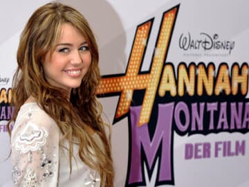 miley-cyrus-auf-dem-roten-teppich-in-muenchen-foto-colourpress-557x313-396484.jpg