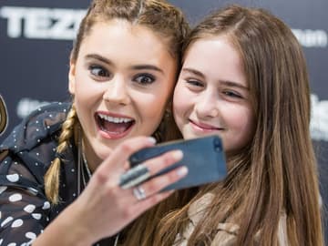 Stefanie Giesinger Snapchat Emoji quer