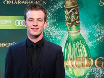 jannis-niewoehner-interview-smaragdgruen-quer.jpg