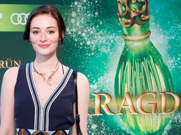 maria-ehrich-interview-smaragdgruen-quer.jpg
