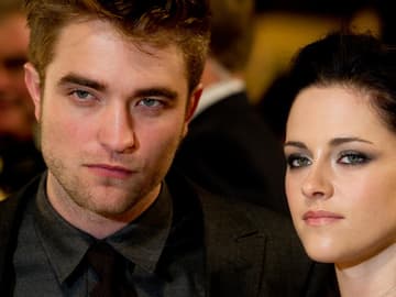Robert Pattinson und Kristen Steward quer 