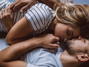 quer-bett-kuscheln 
