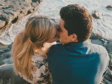 krankheiten-beim-küssen-quer