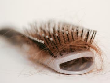 Haarbürste mit Haaren