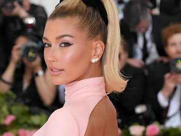 hailey-bieber-vermögen-quer
