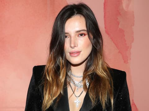Bellas Thorne mit Piercing
