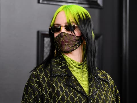 Billie Eilish: Frisur Billie Eilish auf dem roten Teppich