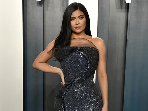 Kylie Jenner bei der Vanity Fair Oscar Party 2020 Kylie Jenner schwarzes kleid
