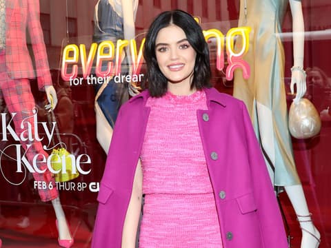 Lucy Hale Long Bob Pink rosa
