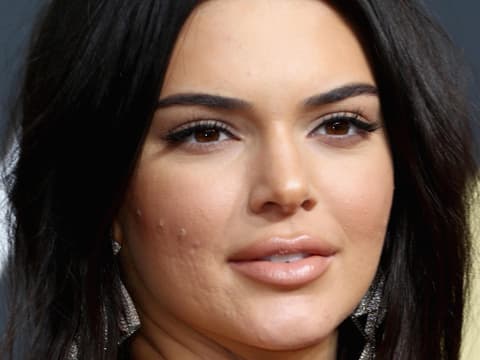 Kendall Jenner Pickel quer