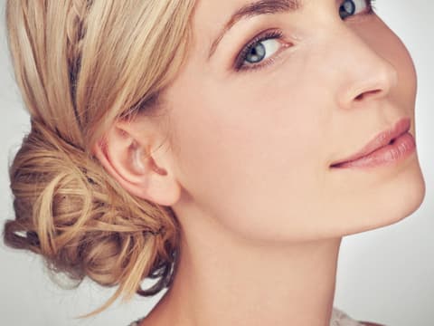Konfirmationsfrisuren mit Chignon Konfirmationsfrisuren mit Chignon