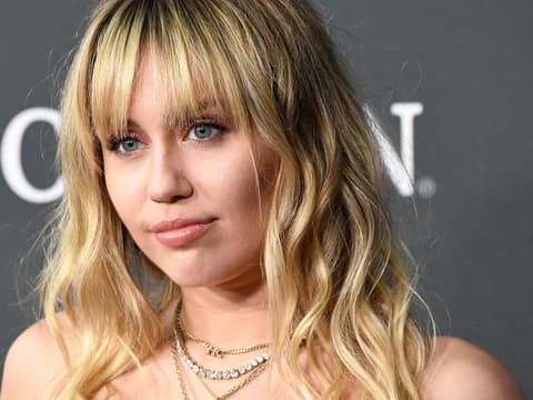 miley-cyrus-nackt-quer miley-cyrus-nackt-quer