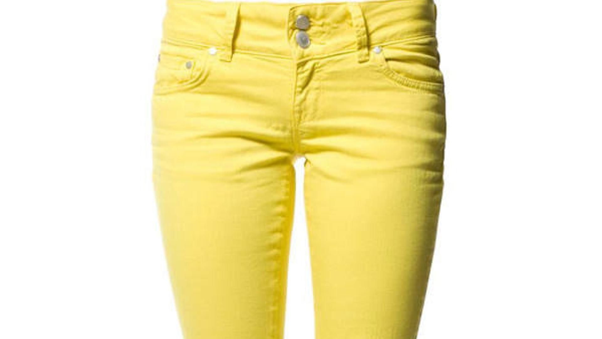 hellgelbe-jeans-von-ltb