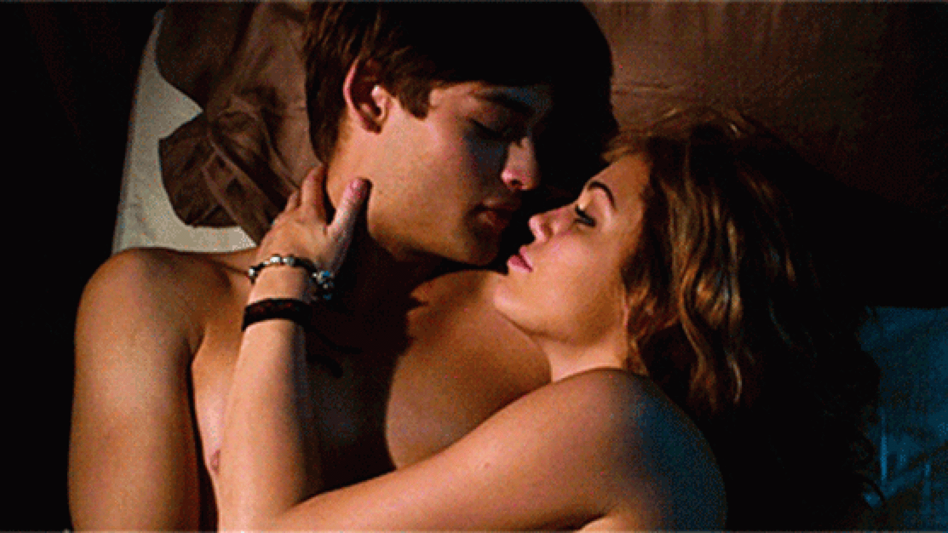 miley-cyrus-douglas-booth-2094338.gif
