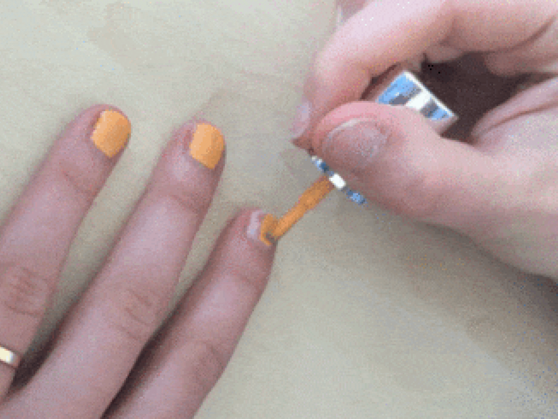 Leo-Nageldesign: Schritt 1