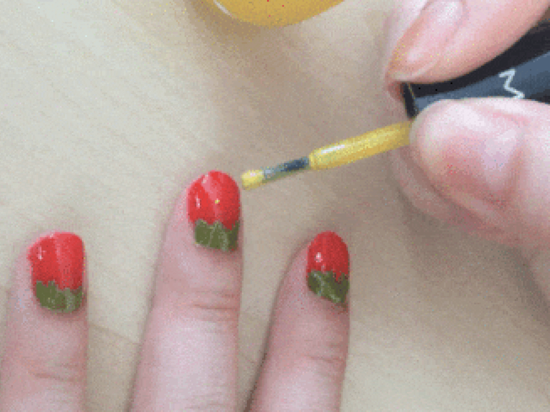 Erdbeer-Nail-Art: Schritt 3 Erdbeer-Nail-Art: Schritt 3