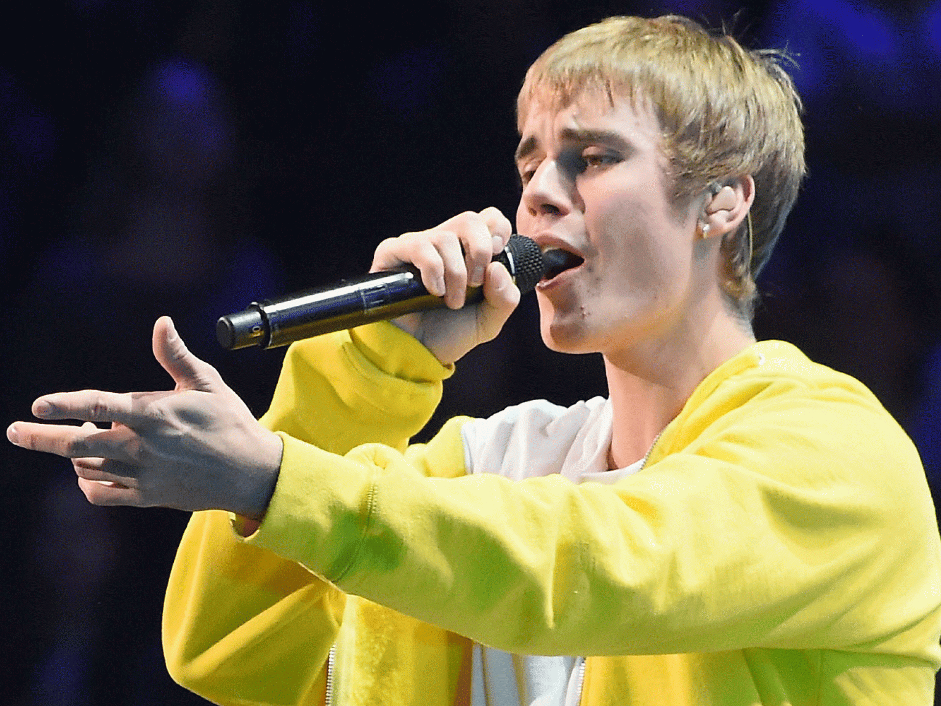 justin-bieber-scheißt-auf-fan-geschenke-quer