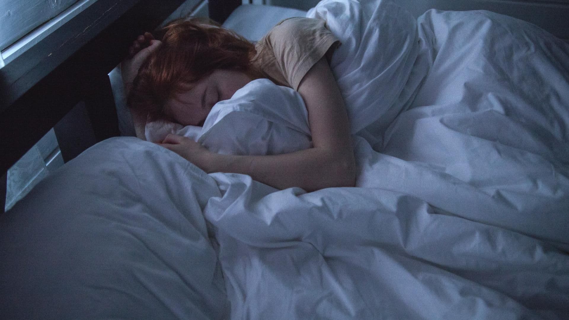 Tampon über Nacht drin lassen: Darf man das?