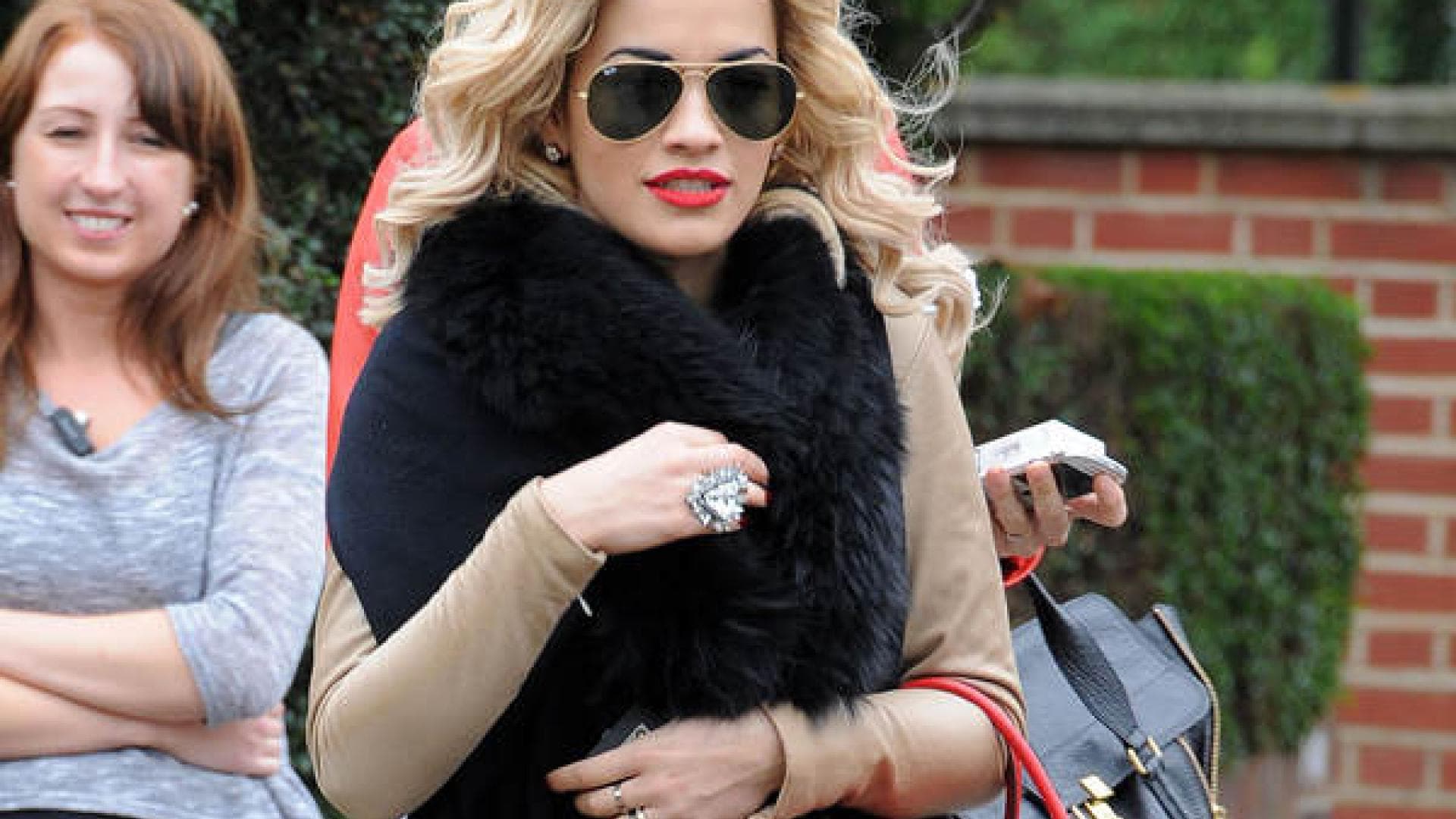Rita Ora mit "Birkin Bag"