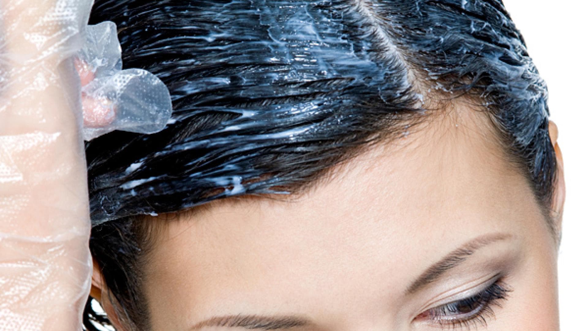 Haare färben: Farbe richtig auftragen