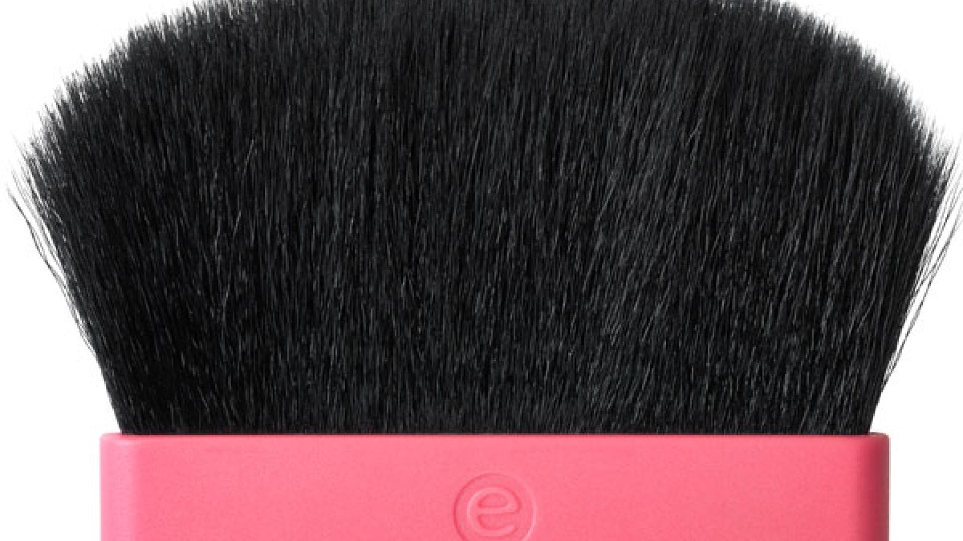 essence blush brush