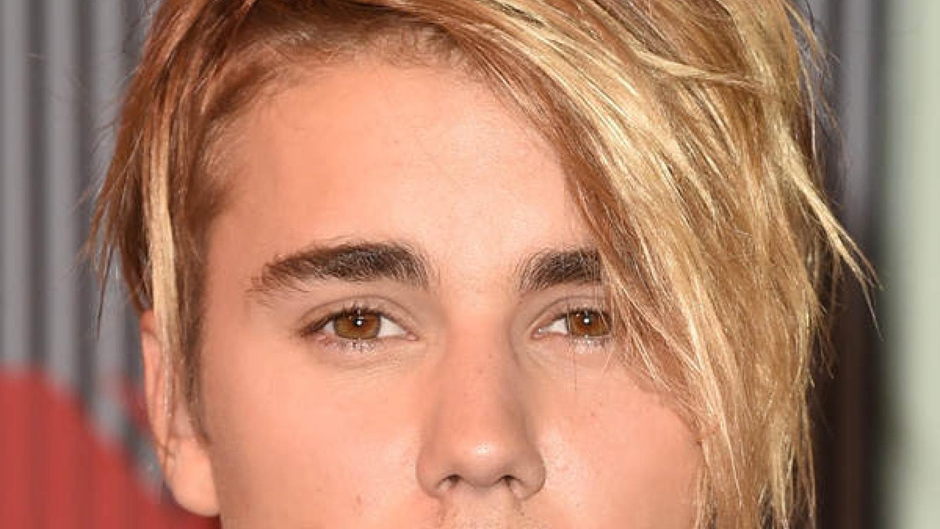 Justin Bieber mit Brad Pitt Frisur - August 2015