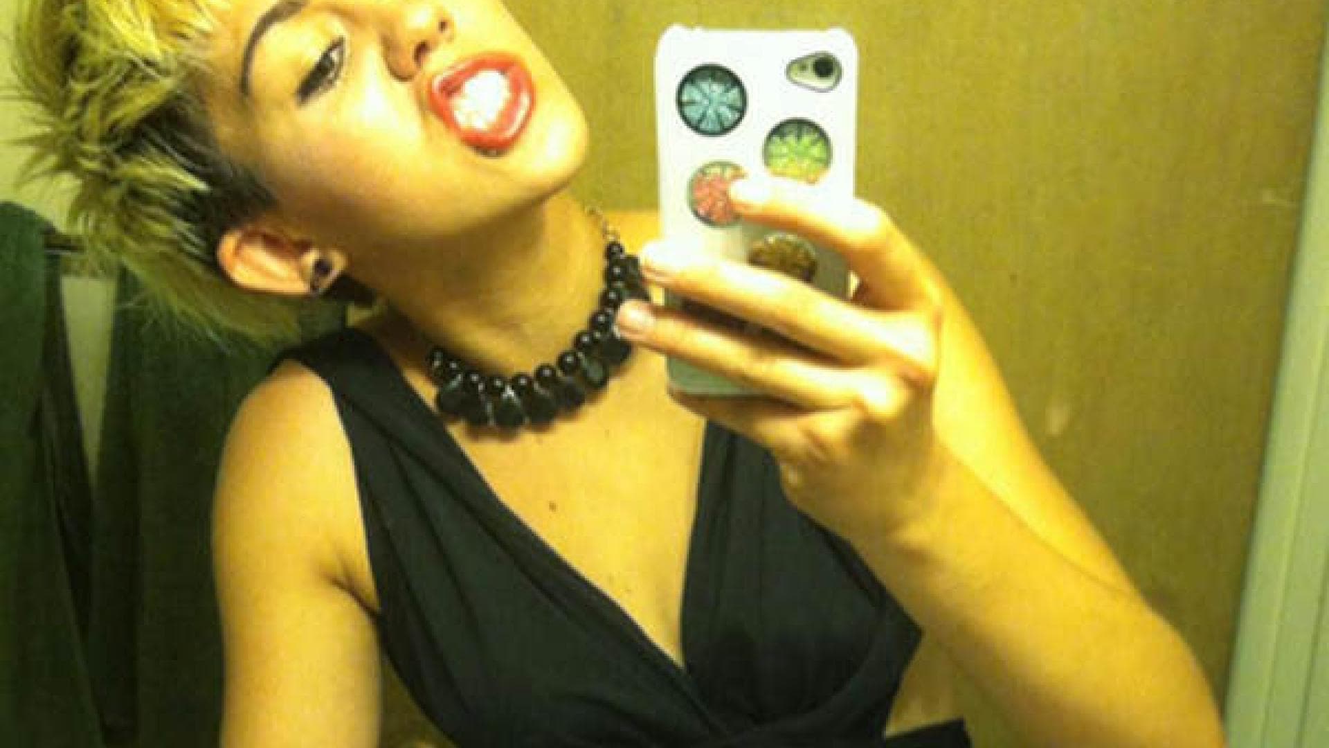 Miley Cyrus Lookalike