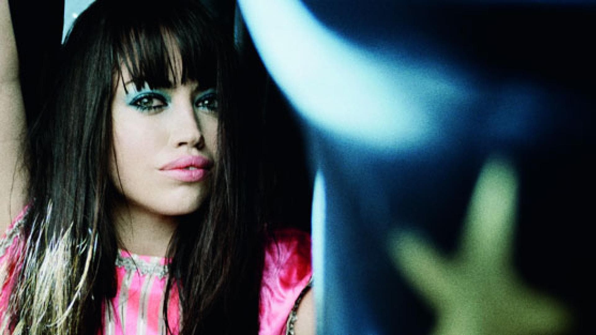 Aura Dione In Love With The World übersetzung Aura Dione im Interview