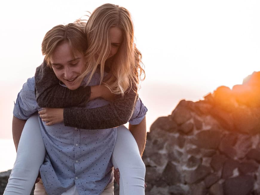 Was Machen Mädchen Wenn Sie Verliebt Sind 11 unheimliche Dinge, die Mädchen tun, wenn sie verliebt sind!